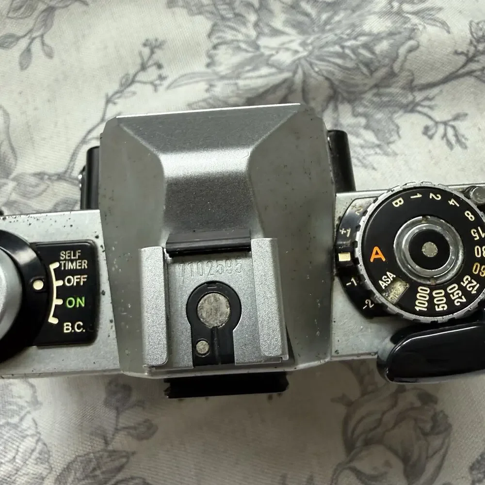 Vintage Minolta XG-1 35mm SLR Film Camera Body Only 80s Retro Photography Parts
